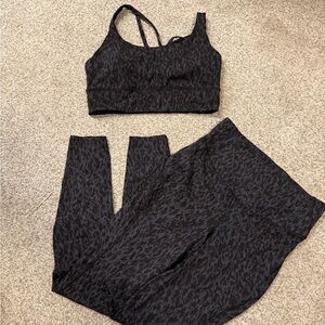 LULULEMON workout set (sports bra/leggings)